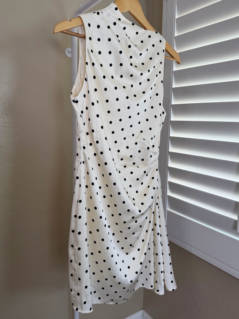 Commense Satin Polka Dot Ruched Mini Dress Cream Black Medium NWT Sleeveless - Picture 4 of 9